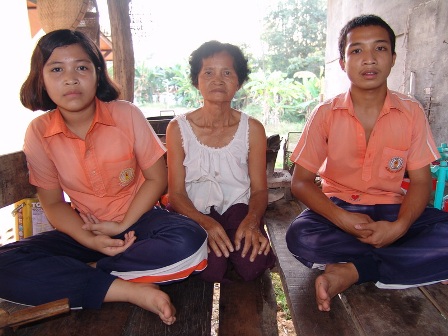 วอนคนใจบุญช่วยยายวัย 70 ปี-เลี้ยงหลานชาย-หญิงเพียงลำพัง