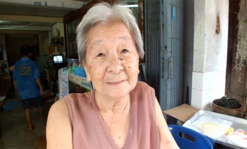 พบยายวัย 94 ชาวจันท์ทำขนมไข่สูตรดั้งเดิมสัญลักษณ์ริมแม่น้ำจันทบูรสร้าง ...