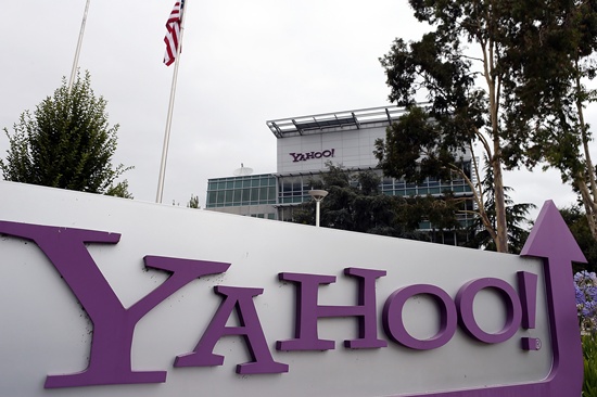 Yahoo's handling of hack costs chief her bonus