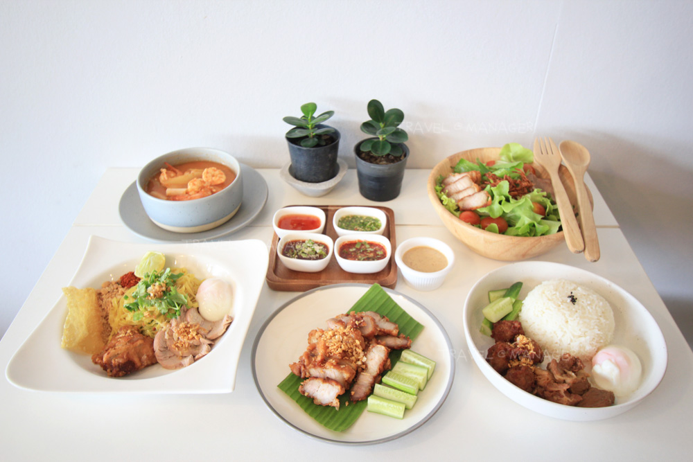 “PICK PORK CAFE” อิ่มอร่อยหลากหลายที่คาเฟ่หมูทอด