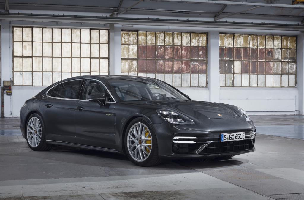 ปอร์เช่ เพิ่มไลน์ขาย Panamera Turbo S EHybrid ตัวโหด 700 แรงม้า