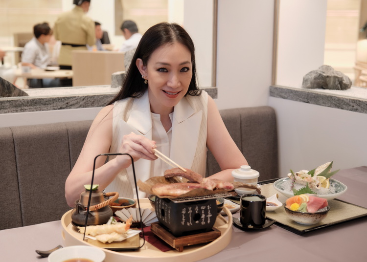 有名人の足跡をたどり、Hou You の新しい支店であるクイーン シリキット ナショナル コンベンション センターで本格的な日本料理を体験してください。