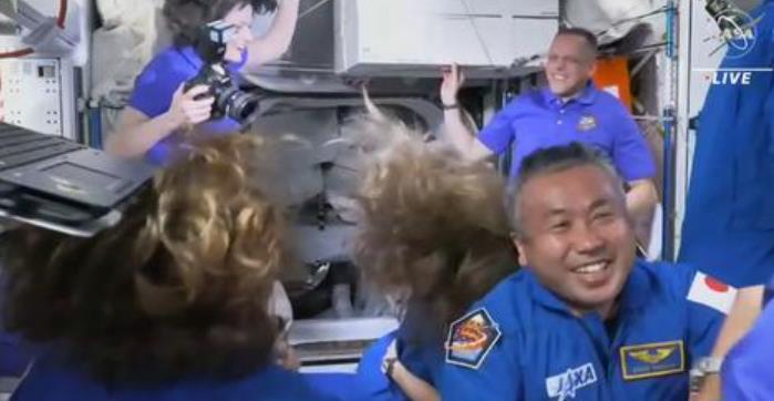 Crew Dragonが経験豊富な日本人宇宙飛行士を連れて宇宙で5回目の新記録を樹立。