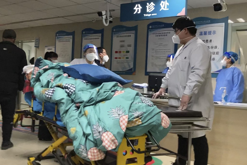 Shanghai hospital orders staff to be ready for heavy fighting 12.5 million people are expected to be infected with COVID by the end of the year.