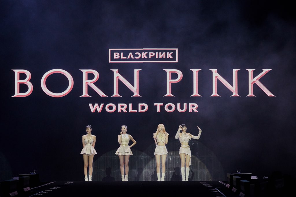 「BLACKPINK」がいっぱい！  「BLACKPINK」の世界的ガールズグループ、ソモン [BORN PINK] ワールドツアーバンコク」