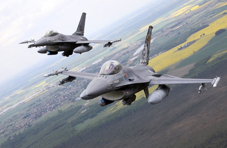 “NATO Trains Ukrainian Fighter Pilots with F-16s, Denies Involvement in Conflict”