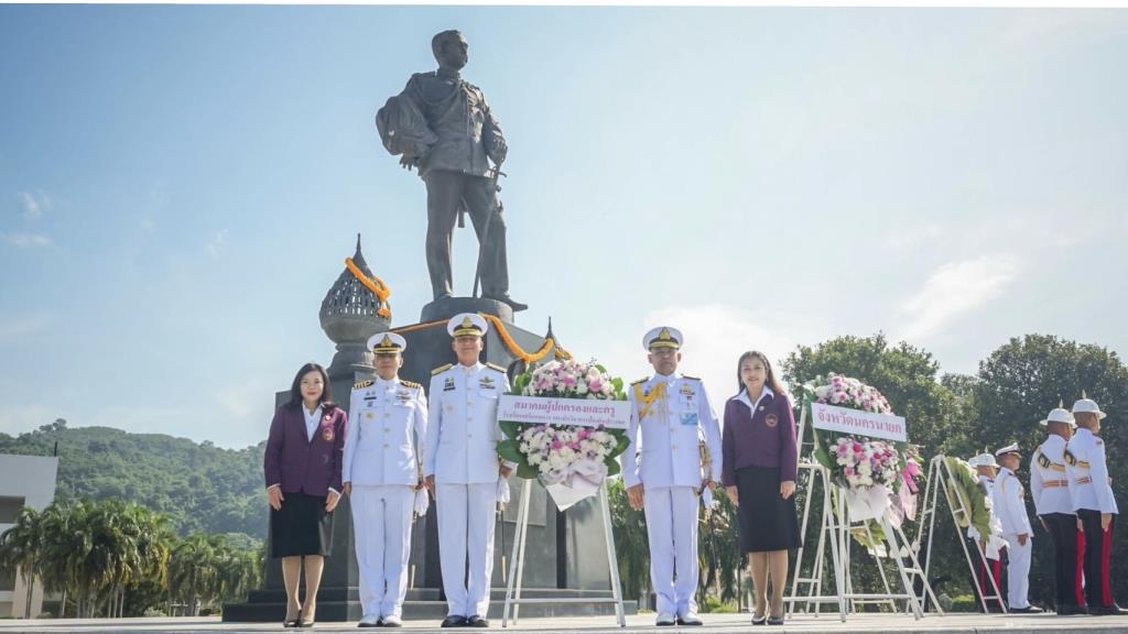 President of RTA and Delegation pay homage to King Rama V Monument on Chulalongkorn Day