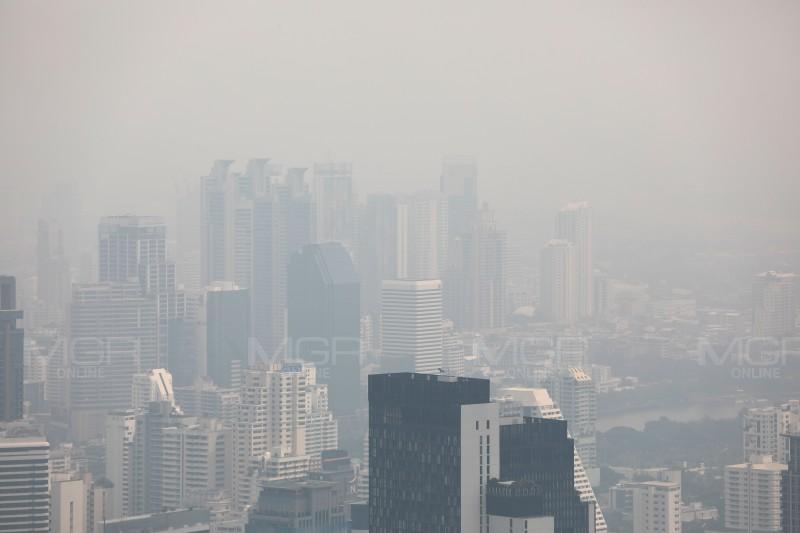 Warning that high PM 2.5 dust levels are starting to affect health in many areas. “Mahachai” is the highest, emphasizing that at-risk groups avoid leaving their homes.