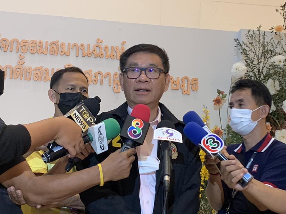 “Somchai” explains that the new Orange Party can use the name “People” because the previous party was dissolved more than 20 years ago.