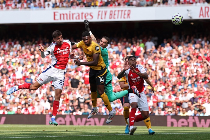 Arsenal Kicks Off the 2024/25 Premier League Season with a Convincing 2-0 Victory Over Wolves
