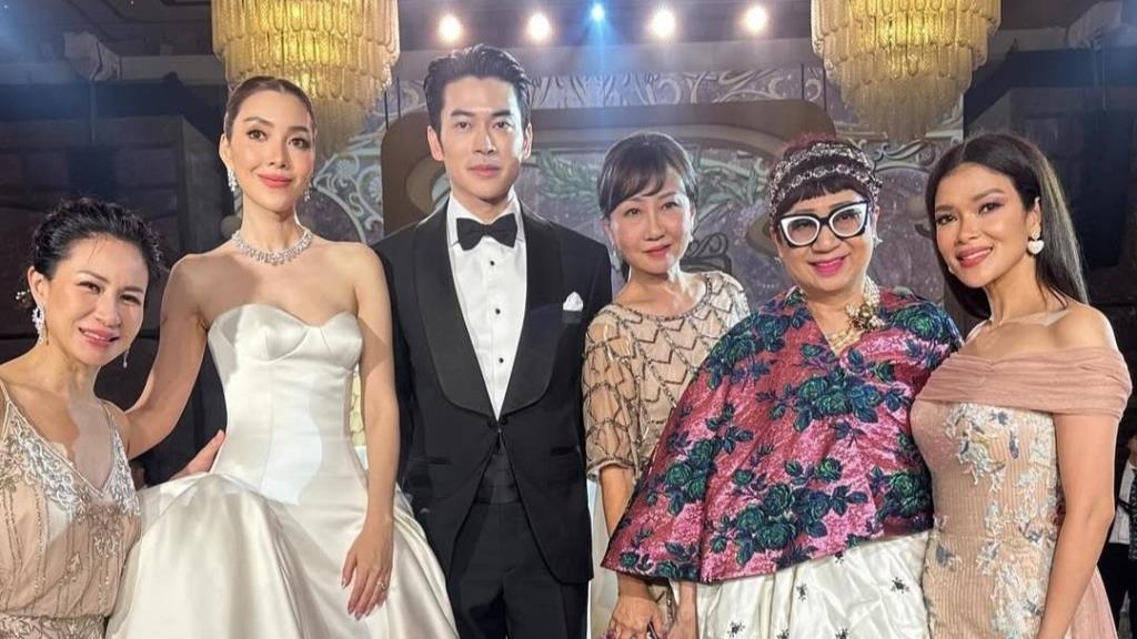 คนดังร่วมยินดีงานแต่ง "วุ้นเส้น วิริฒิพา" ที่เมืองไทย