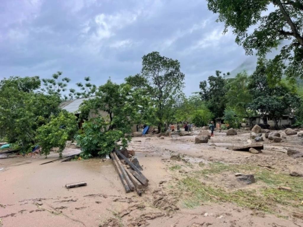 ฝนตกหนักทำดินถล่มในพื้นที่ภูเขาทางตอนเหนือของเวียดนาม มีผู้เสียชีวิต 4 คน