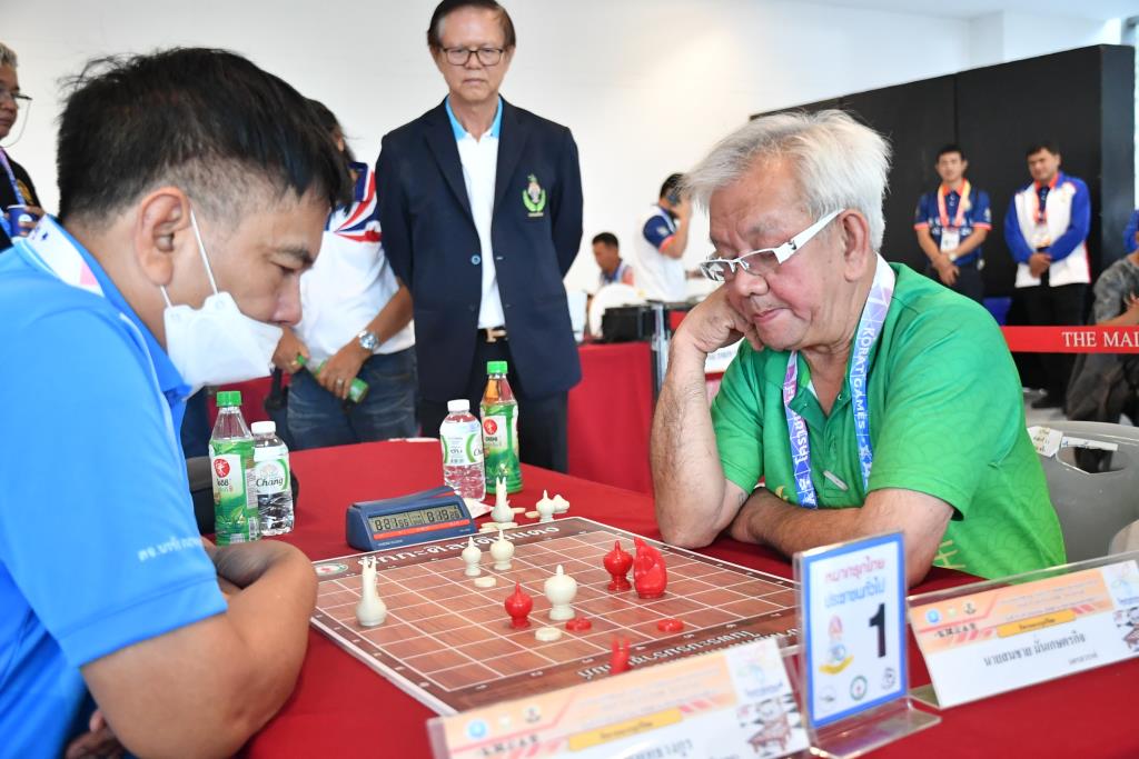 สุดยอด! สมชาย วัยเก๋า คว้าเหรียญทองหมากรุกไทยศึกโคราชเกมส์ สร้างชื่อเสียงให้จังหวัด!