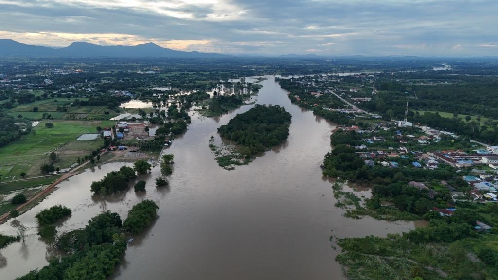ภาพประกอบข่าว: เหนืออ่วม! ฝนถล่มหนักดันน้ำปิงทะลัก กรมชลฯ เร่งระบายลดผลกระทบเจ้าพระยา