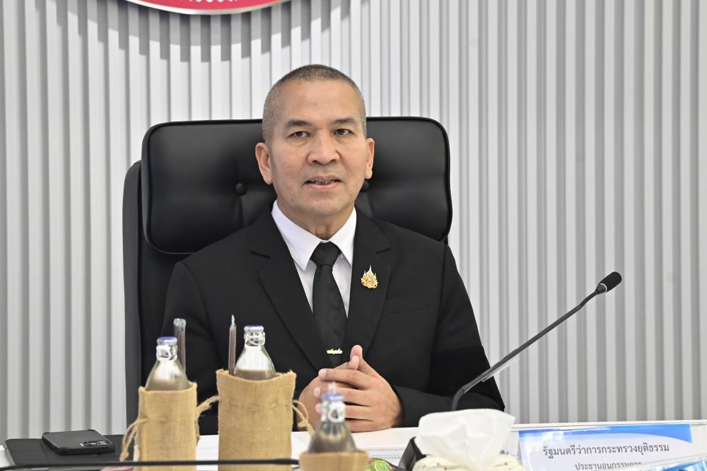 ภาพประกอบข่าว: “รมว.ยุติธรรม”เร่งเดินหน้าตาม MOU สั่งอนุฯปราบปรามสแกมเมอร์ เชื่อมโยงศูนย์ AOC-สายด่วนภัยออนไลน์ 1441 วิเคราะห์ข้อมูลเชิงบูรณาการ