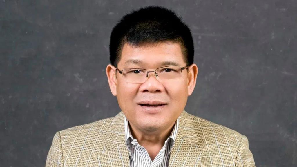 ภาพประกอบข่าว: บุกจับ “นิสิต สินธุไพร” พ่อ 'อดีต รมต.จิราพร' หลบหนีคำพิพากษาคดีก่อม็อบล้มประชุมอาเซียนปี 52