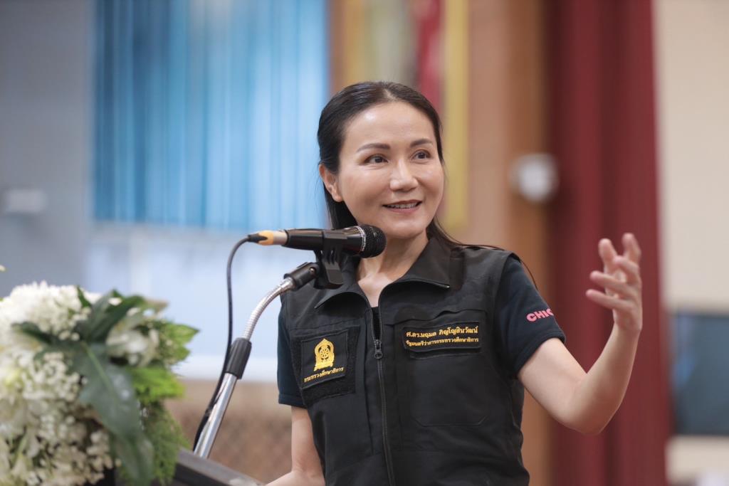 ภาพประกอบข่าว: “รมว.นฤมล” ลุย จ.ยะลา รับฟังปัญหาครู ดันงบอาหารกลางวัน เพิ่มอัตราธุรการ ลดภาระครู