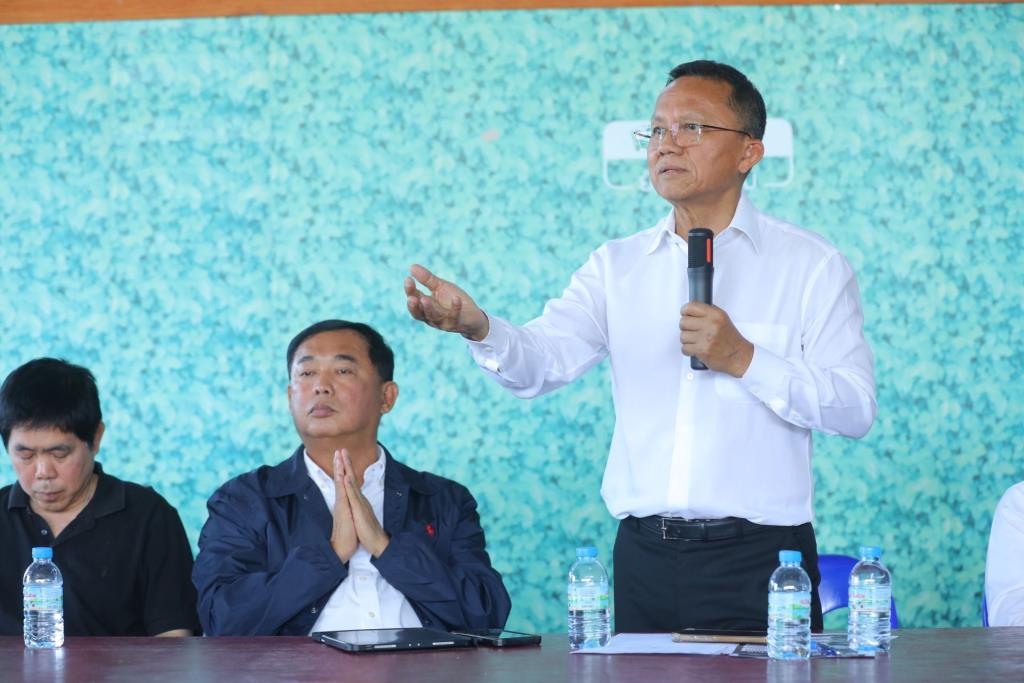 ภาพประกอบข่าว: “เพื่อไทย” รับฟังปัญหาชาวนาอยุธยา เจอพิษ “ข้าวดีด” หลังห้ามเผาฟาง ดันกฎหมายข้าวแก้ยั่งยืน