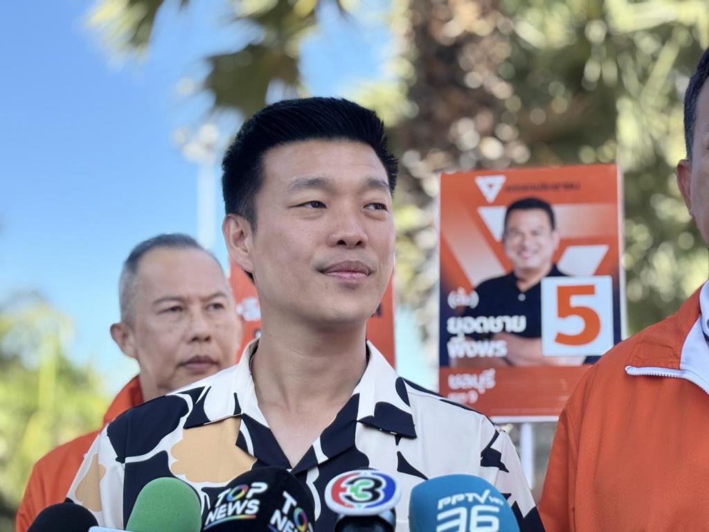 ภาพประกอบข่าว: ปชน.ร้อนตัว จี้ กกต.หาคนผิดติดป้าย 'ไม่เลือกพรรคประชาชนเขมร' จวกอย่าใช้แคมเปญสร้างความเกลียดชัง