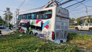 อุบัติเหตุรถบรรทุกชนท้ายรถยนต์ 4 คันบนถนนสายหลักในกรุงเทพฯ ส่งผลให้การจราจรติดขัดหนัก