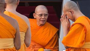 ตำรวจบุกจับแก๊งค้ายาเสพติดข้ามชาติ ยึดยาบ้า 5 ล้านเม็ดในคลังสินค้า